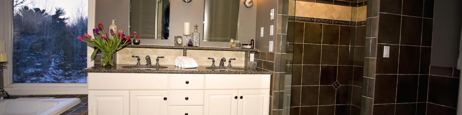 Wide view of the bathroom